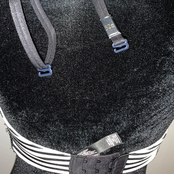 Very Sexy Strapless/multi-way bra size 32D - Picture 4 of 4